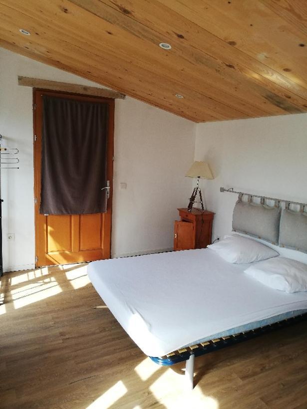 Вилла Domaine Des Bruguieres Entrecasteaux Номер фото